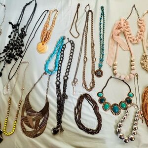 Lot of 24 of Necklaces/jewelry y2k